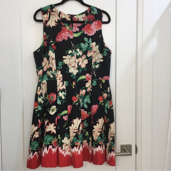 Striking dress. Black with red, ivory and green floral pattern. Size 10/12 - Picture 1 of 5